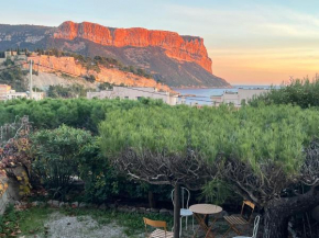 Garden, free parking, stunning views, 2 minutes walk to Cassis